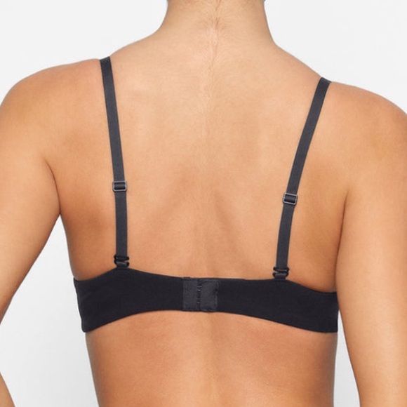 Skims Fits Everybody Plunge Bra - Picture 2 of 2